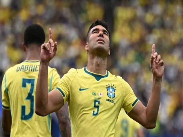 Casemiro marca, Brasil vira sobre o Jap�o e garante vaga nas oitavas da Copa do Mundo