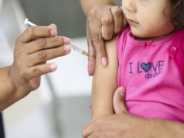 Decreto que retirava exigência de vacina contra Covid-19 para matrícula é suspenso