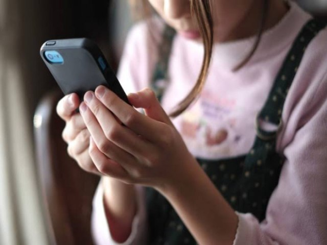 Mãe de aluno que praticou cyberbullying no WhatsApp indenizará vítima