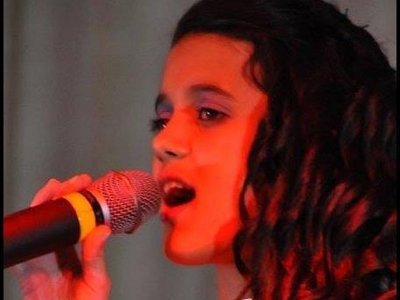 Cantora Dani Rodrigues lança seu novo CD