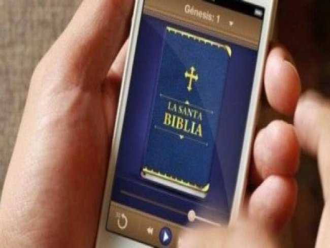 Ateu vende aplicativo da Bíblia para iPhone e fatura 100 mil dólares por ano 