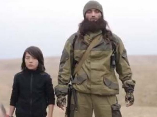 Mais de 400 crianças do Estado Islâmico são treinadas para combater na Síria 
