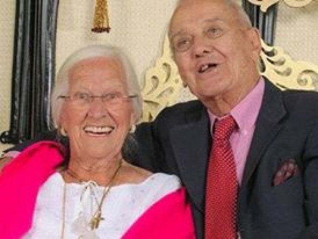 Casal morre nos braos um do outro, depois de 75 anos de casados